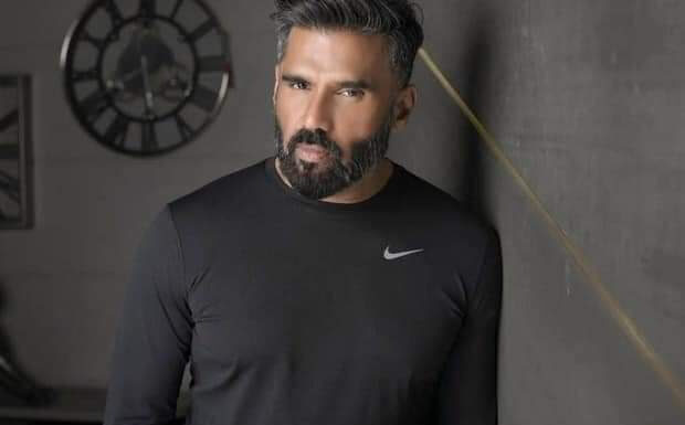 الممثل الهندي الشهير Suniel Shetty قام بشراء ١٢٩ من فتيات النيبال تعرف على السبب